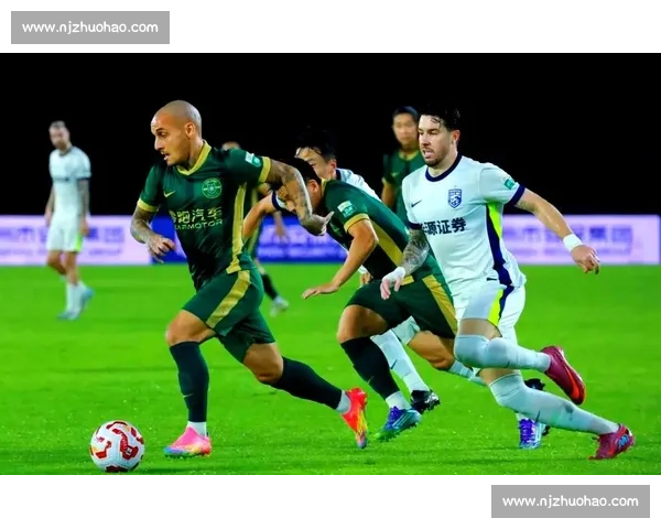 北京国安逆袭杭州绿城精彩大战双方互有攻守激情四射 北京国安逆袭杭州绿城精彩大战双方互有攻守激情四射