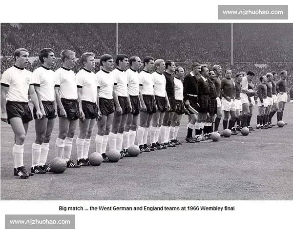 泰森对决布洛克力量巅峰碰撞揭开拳击与格斗的世纪想象对决传奇之战