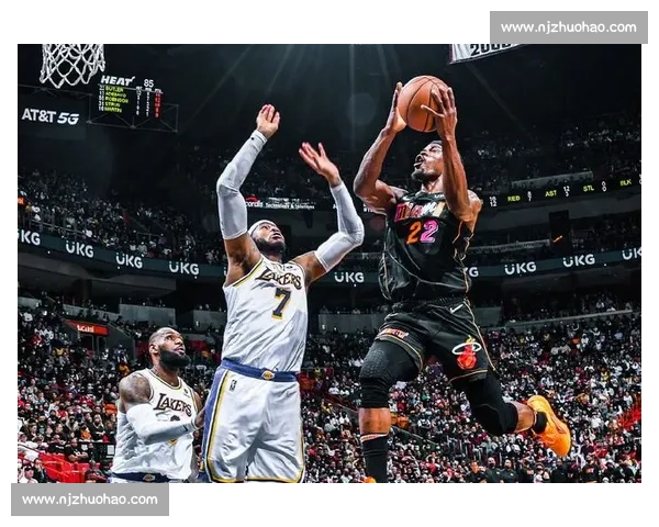 热火对阵湖人精彩直播 全程跟踪最新赛况与精彩瞬间分析